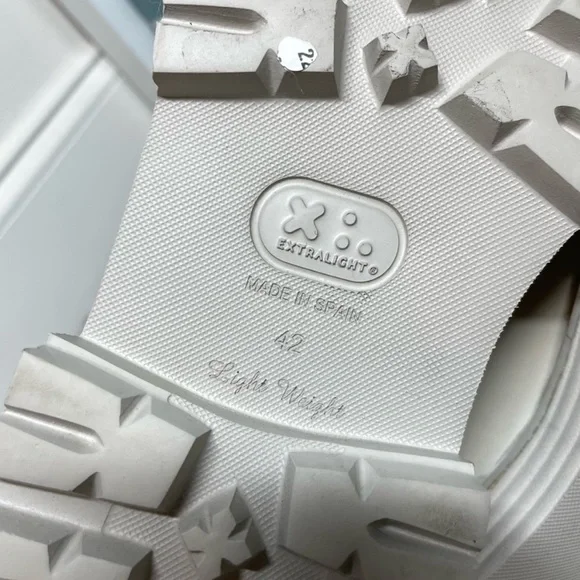 La Canadienne Yasmine Women's Leather Boot - Picture 8 of 9